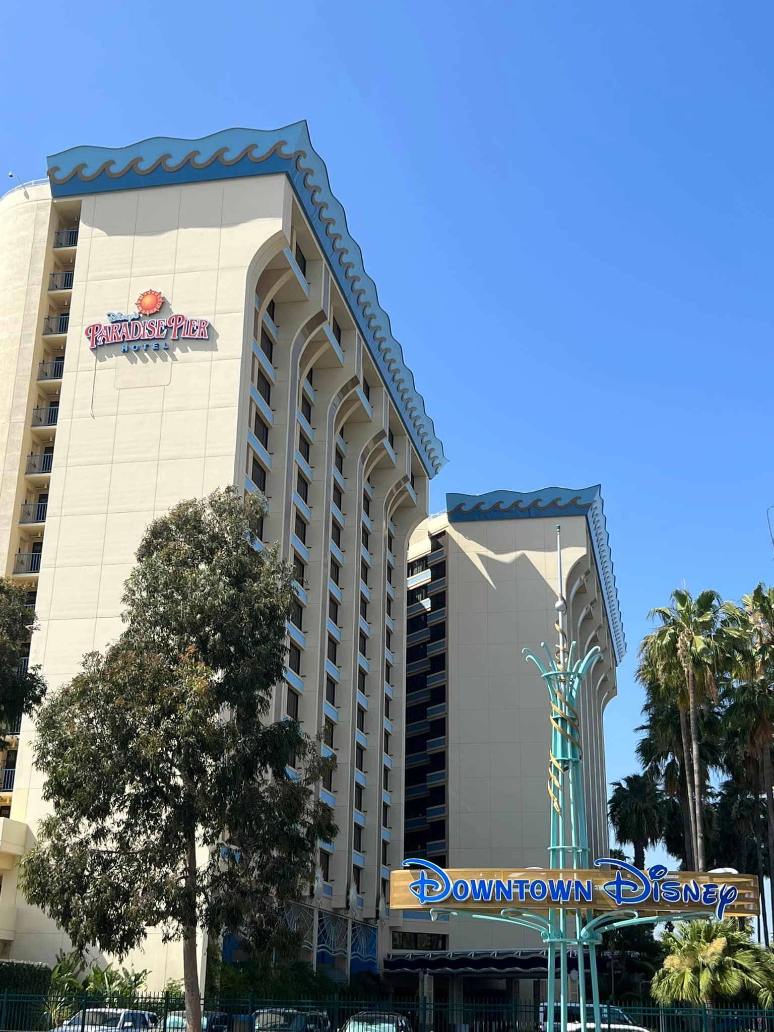 paradise Pier hotel Difference between Disneyland and Walt Disney World