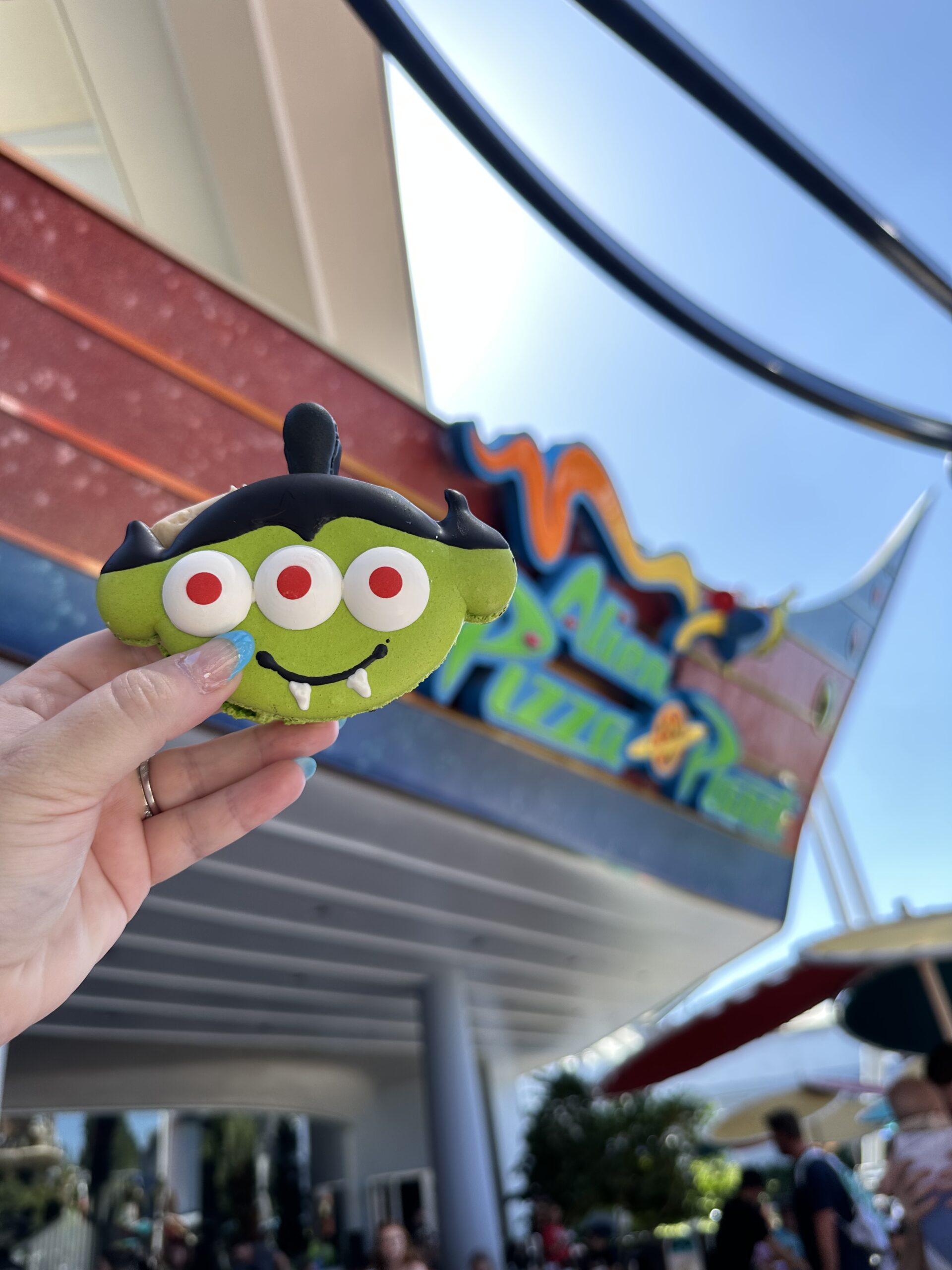 Alien Macaroon First-Timer's Guide to Disneyland