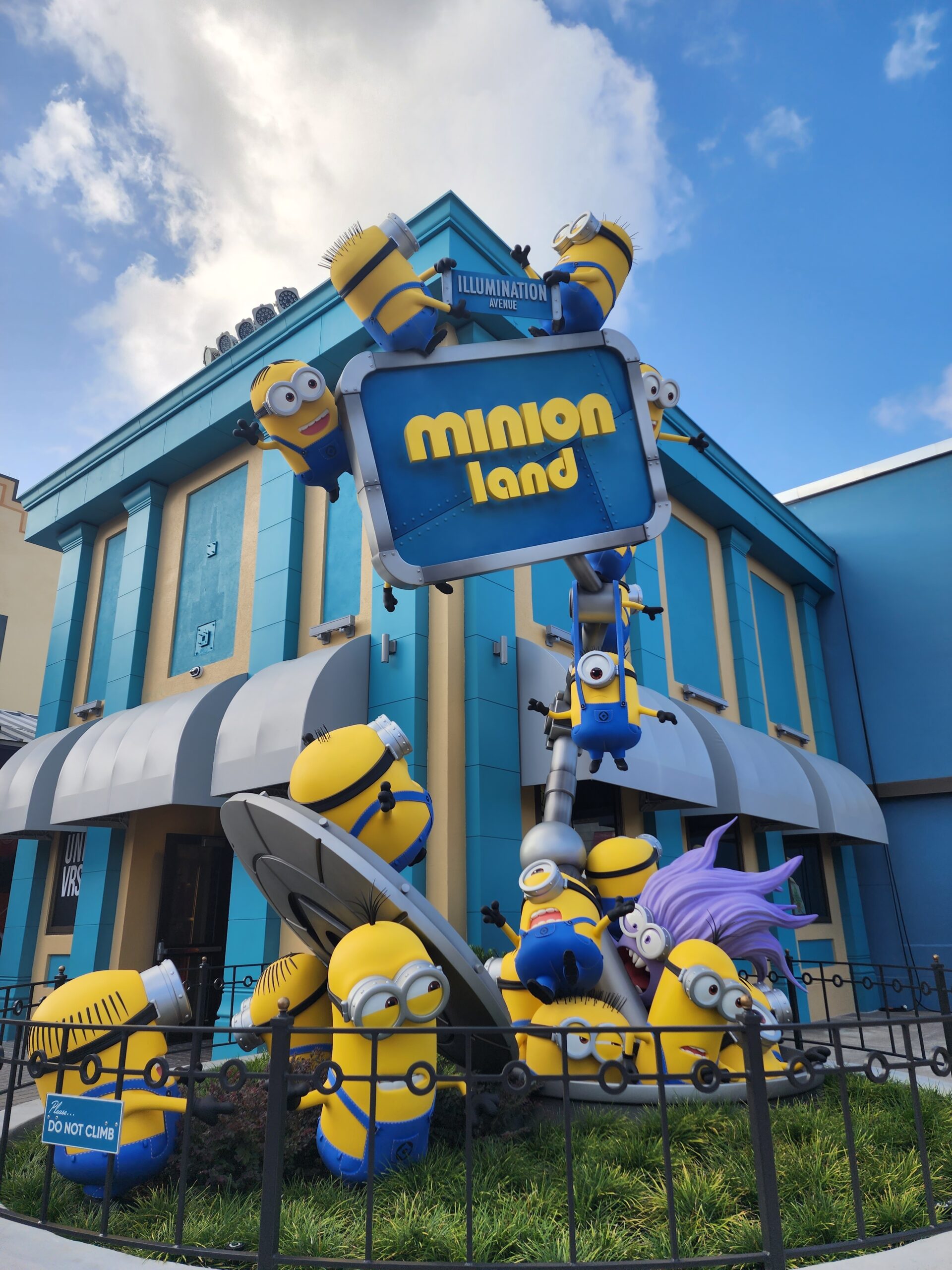 Minion Land Universal Hollywood vs Universal Orlando