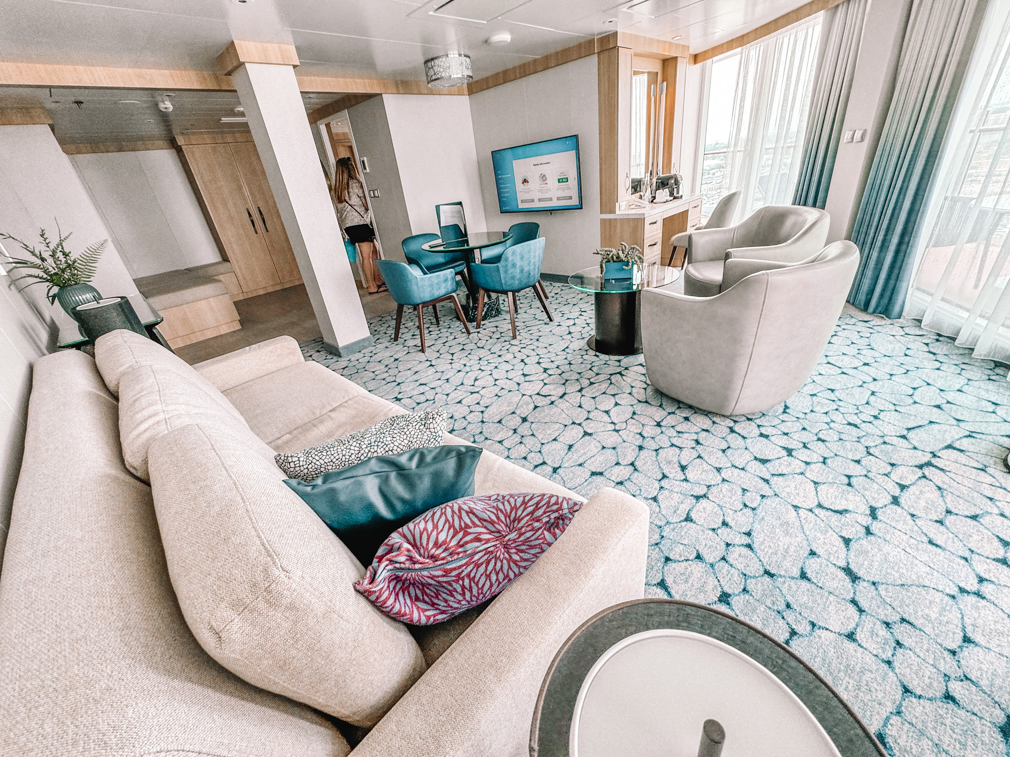 Spacious AquaTheater 1 Bedroom Suite Living Area