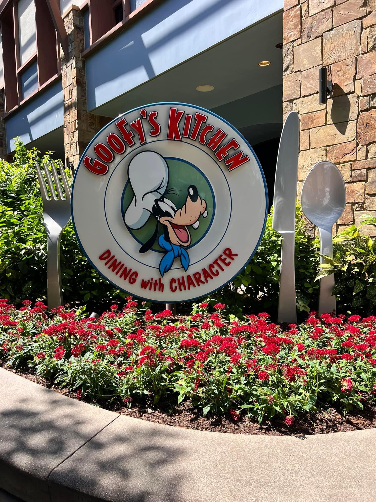 Disneyland Resort's Holiday Dining Experiences Goofy's Kichen