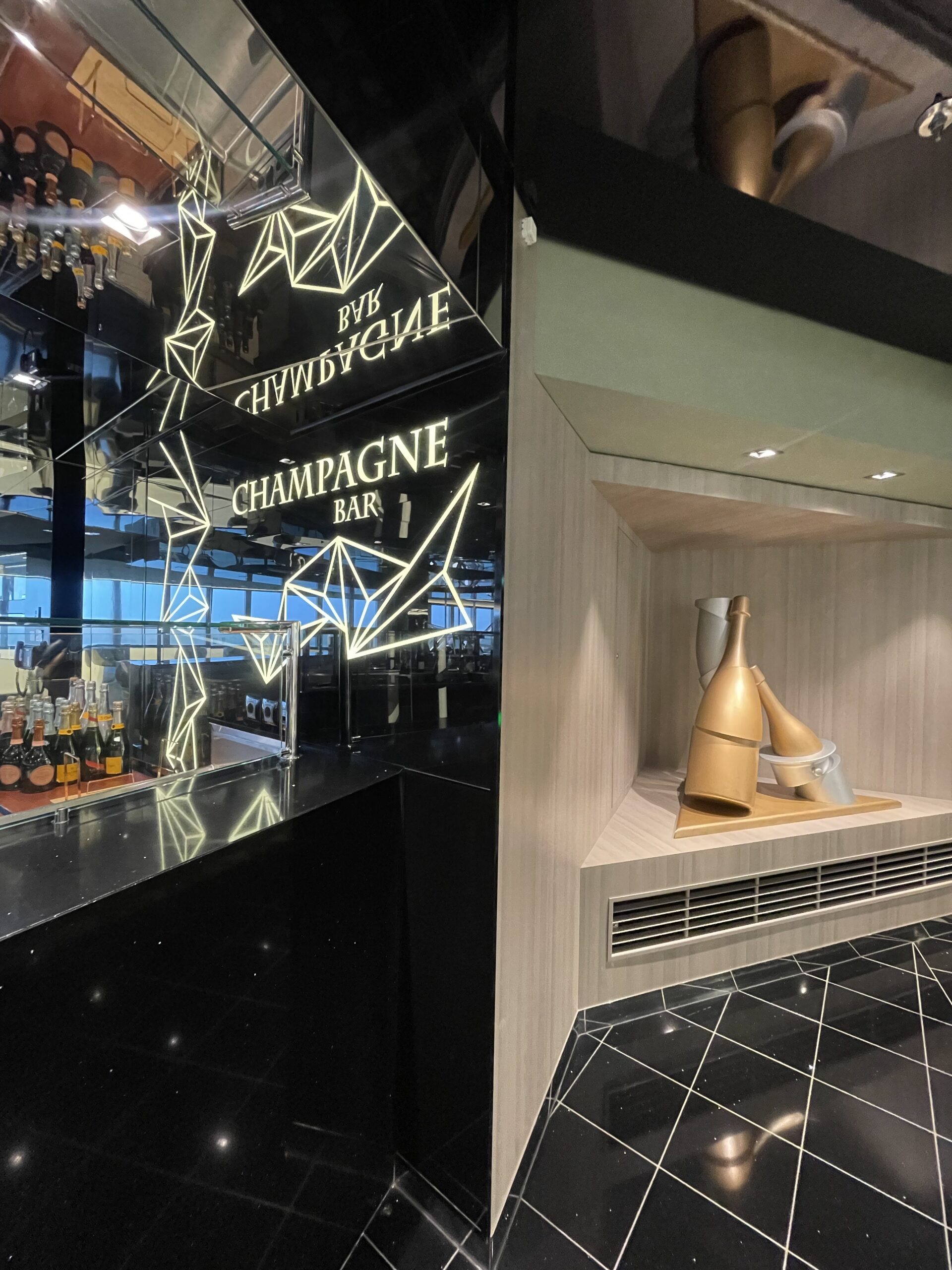 Champagne Bar. MSC
